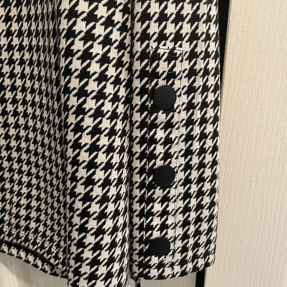 Tommy Hilfiger long sleeve top. Size L, but fits like a medium. Only worn once. - Picture 3 of 3